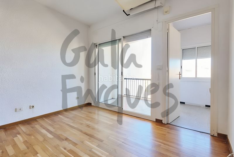Foto af99bae1-449e-4bc8-a5e0-28e5bfbcec83. Pis a El Camp de l´Arpa del Clot Barcelona