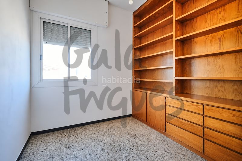 Foto cf0a6ec7-0a7b-4cd7-969c-63a36dff9fc7. Pis a El Camp de l´Arpa del Clot Barcelona