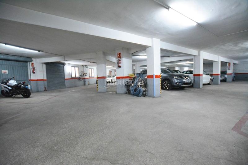 Foto c1f83ea5-8901-4ddb-8a6b-cf67124bd1cb. Parking voiture dans Can Mariner Santa Coloma de Gramenet