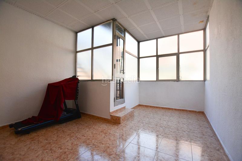 Foto 04584a9b-9d80-4e8e-8061-4e49014d2eaf. Haus mit parking in Singuerlín Santa Coloma de Gramenet