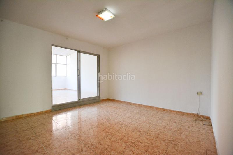 Foto 0dfa0def-98f6-429e-8d86-0a178f8fef2e. Haus mit parking in Singuerlín Santa Coloma de Gramenet