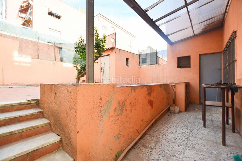 Foto 0dfb7785-364f-468c-b943-46e9c7e8ea78. Haus mit parking in Singuerlín Santa Coloma de Gramenet