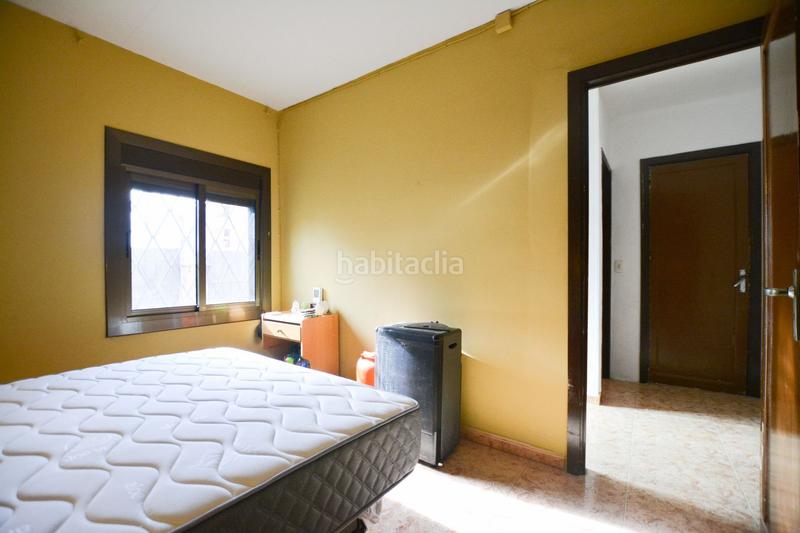 Foto 35be121e-dbb8-43d8-84f9-552009689a69. Haus mit parking in Singuerlín Santa Coloma de Gramenet