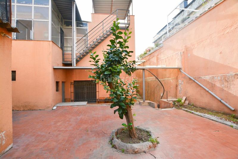 Foto 4818e2c5-32f1-40b5-997e-f48da37535ef. Haus mit parking in Singuerlín Santa Coloma de Gramenet