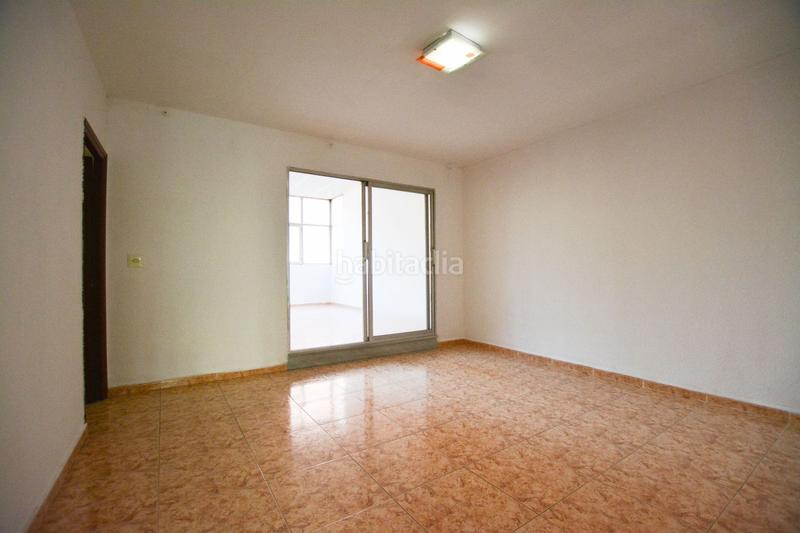 Foto 49ac1834-bcef-473b-85a0-acf5f390489d. Haus mit parking in Singuerlín Santa Coloma de Gramenet