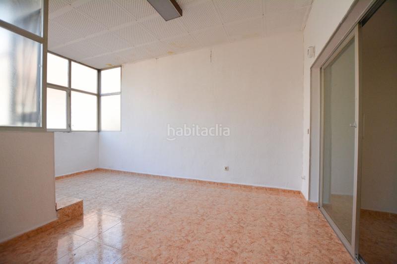 Foto 6b10e296-8944-48be-9720-8270591012fb. Haus mit parking in Singuerlín Santa Coloma de Gramenet