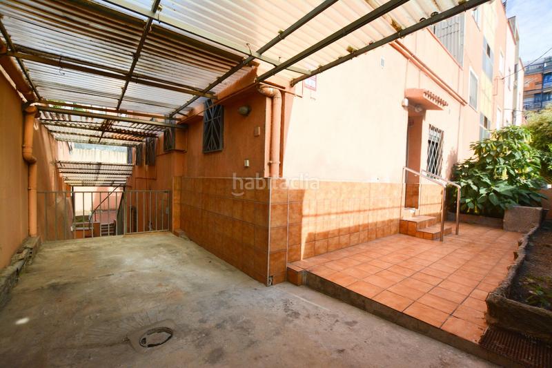 Foto 74021667-591d-4fe7-87c8-a43df044522c. Haus mit parking in Singuerlín Santa Coloma de Gramenet