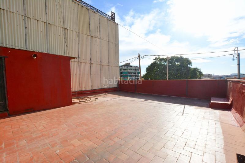 Foto bcde95f5-56ee-4eb0-b690-e93a2dbc0d2f. Haus mit parking in Singuerlín Santa Coloma de Gramenet