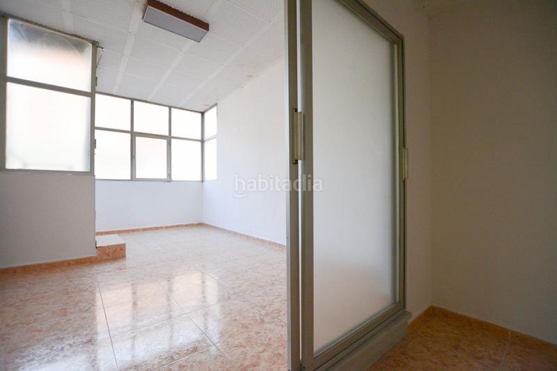 Foto cc12b5a9-6aeb-448e-862f-0a9eaab6a713. Haus mit parking in Singuerlín Santa Coloma de Gramenet