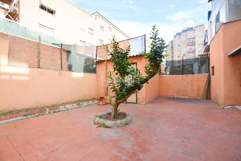 Foto ef2b1f85-8edb-4e1a-bfac-02a3dd001cbf. Haus mit parking in Singuerlín Santa Coloma de Gramenet