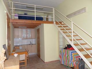 Loft a La Teixonera. Loft con encanto a 100 m de metro l5 taxonera y zona verde