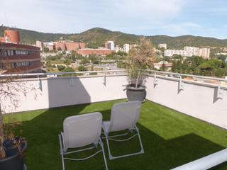 tic  N/a. Atico con terraza de 80 m2 en finca del 2007 con vistas a la ciu