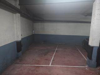 Aparcament cotxe a Carmel. Plaza de parking para coche mediano y moto, en planta, facil par