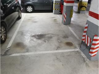 Aparcament cotxe a Carmel. Calle tolr, junto c dante. plaza de parking para coche mediano,