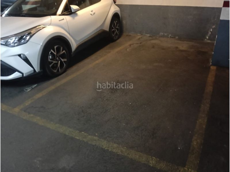 Foto b0033eca-4679-4998-851d-848cc4c58442. Aparcament cotxe a Carmel Barcelona