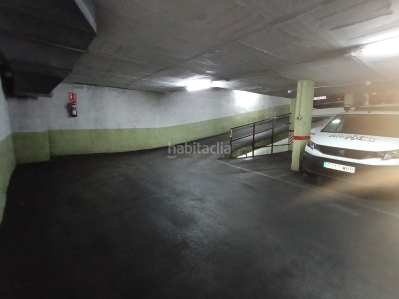 Foto a902705f-bb1d-4cd3-82a4-d9343c4a6355. Aparcament cotxe a Carmel Barcelona