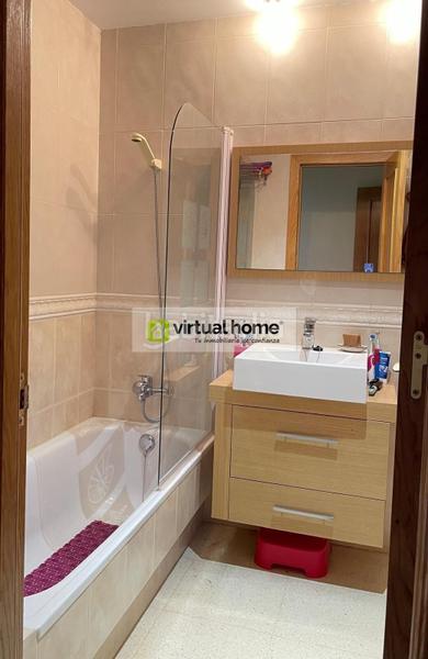 Foto b85db510-cb37-4290-ab4d-ef6421c42258. Location appartement avec parking piscine dans Playa Poniente Benidorm