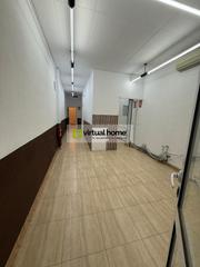 Local Comercial en Playa Poniente. Amplio local comercial en benidorm  zona poniente