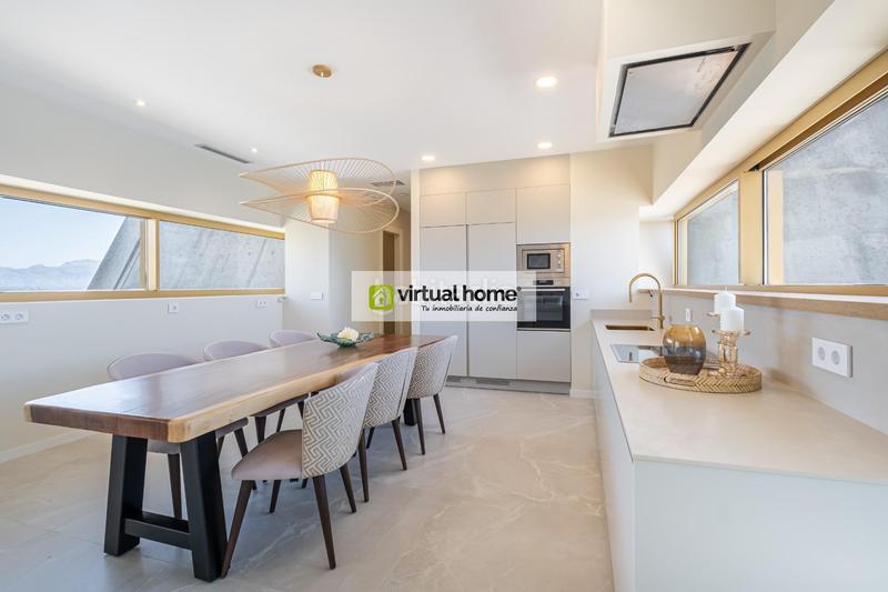 Foto 71383641-bc0a-4f85-8760-6ff769994fc0. Pis amb calefacció aparcament piscina a Playa Poniente Benidorm