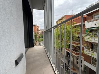 Etagenwohnung in De vallseca 5. Luminoso piso con terraza en guinardó  obra seminueva con ascens