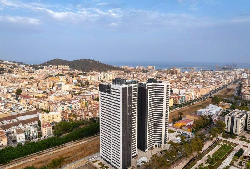 Foto b14efe13-b1ac-4747-857a-7593dee336d2. Piso en martiricos 32 espectacular piso en torre martirícos en Málaga