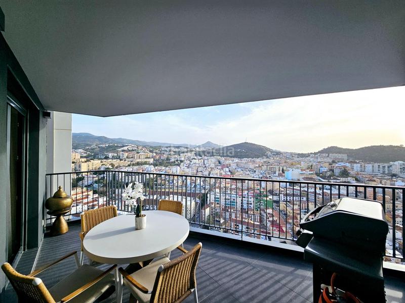 Foto f5c3feb7-4a01-4d21-8629-4ec3c31cde80. Piso en martiricos 32 espectacular piso en torre martirícos en Málaga