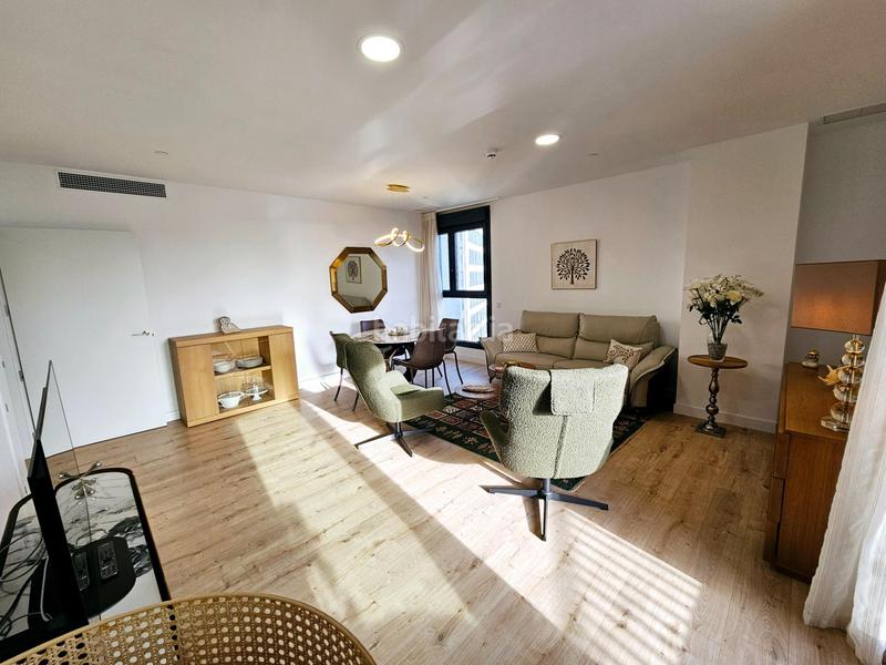 Foto fa9e0bb1-7df0-435a-84d0-22a0b91fc050. Piso en martiricos 32 espectacular piso en torre martirícos en Málaga