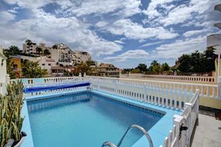 Casa pareada en Cortijo Torrequebrada. Impresionante casa de 6 dormitorios a 400m de las playas de bena