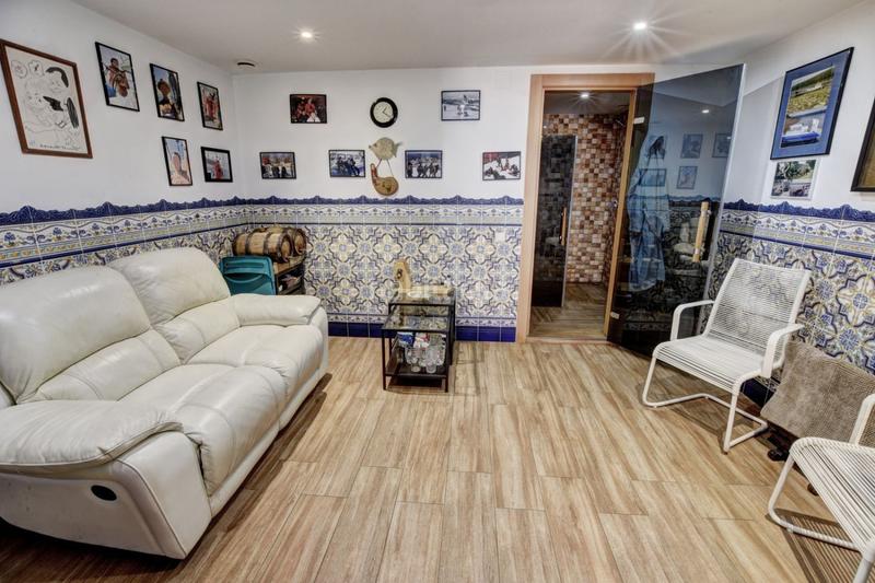 Foto 21876a9a-e429-44f0-b7c4-46bf7719e802. Chalet mit parking in Arroyo de la Miel Benalmádena