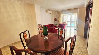 Pis a Calle cuarteles. Amplio apartamento en el corazón de málaga
