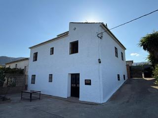 Casa a Álora. Gran casa dividida en dos viviendas rurales en álora