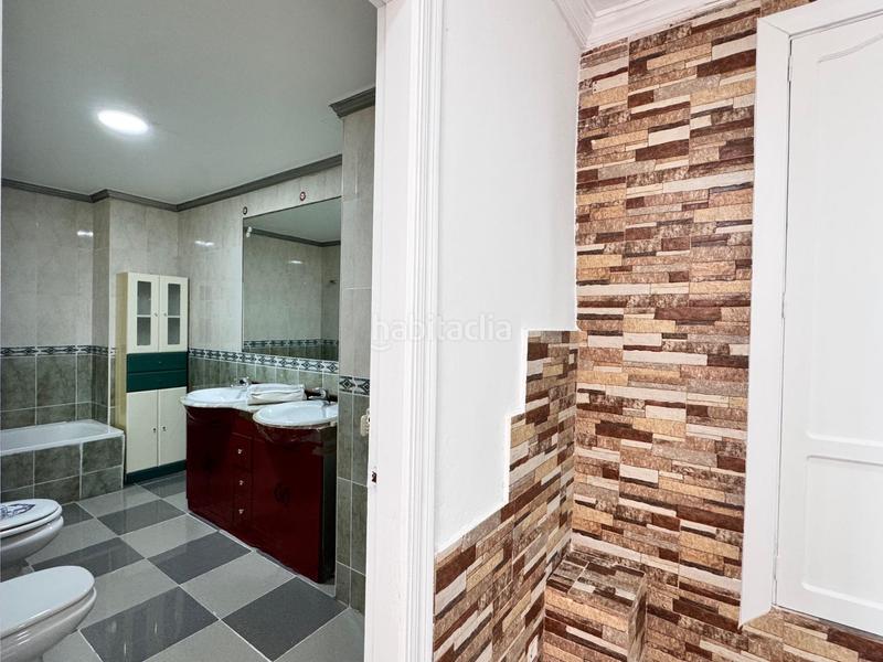 Foto 7a756349-a2d5-41ae-ac39-66561d28a984. Planta baixa amb piscina a Loma de los Riscos Torremolinos