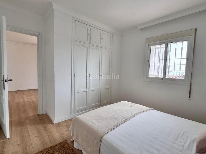 Foto a53ef70e-b6a4-4907-9430-3ed8c1e86471. Planta baixa amb piscina a Loma de los Riscos Torremolinos