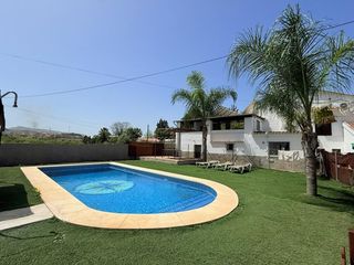 Masía en Álora. Gran finca con 3 viviendas independientes, tanto para uso vacaci