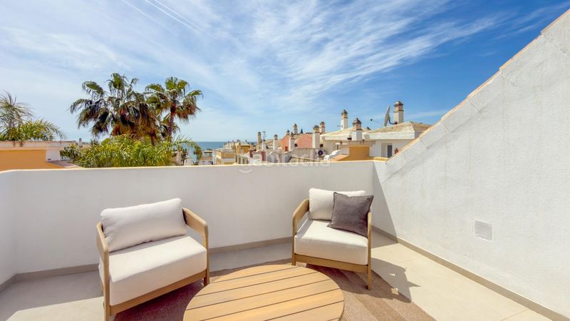 Foto 066efc84-d8d4-415c-9d2b-6929f1b45280. Casa adossada amb aparcament piscina a bahía de Marbella Marbella