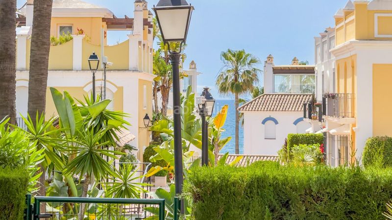 Foto 1b8dd068-97c9-456c-ae06-ddc67ed00bfd. Casa adossada amb aparcament piscina a bahía de Marbella Marbella