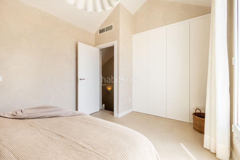 Foto 3280fdef-f48c-418e-aaf0-b5f1af4a830e. Casa adossada amb aparcament piscina a bahía de Marbella Marbella