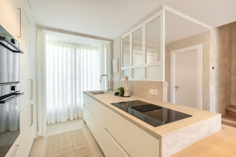 Foto 7c4d3be3-b14f-4e97-b937-04dcfc966897. Casa adossada amb aparcament piscina a bahía de Marbella Marbella