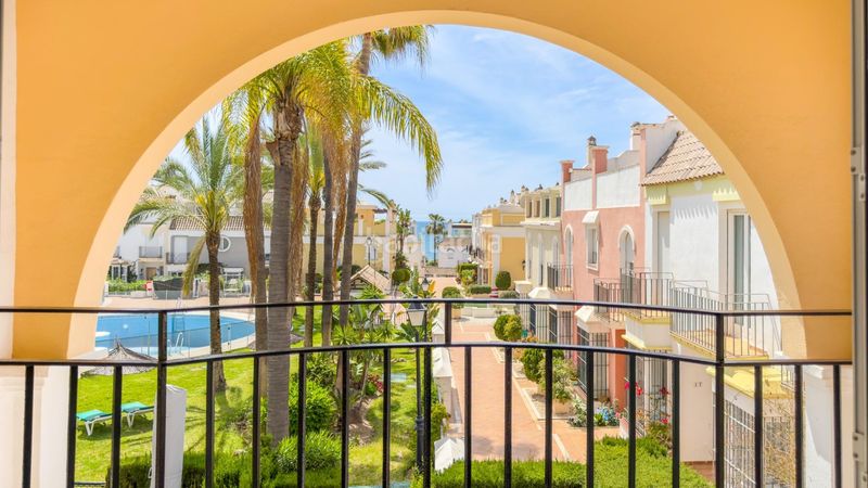 Foto 92894510-4be2-4a2a-ae74-4cc3c95a96e0. Casa adossada amb aparcament piscina a bahía de Marbella Marbella