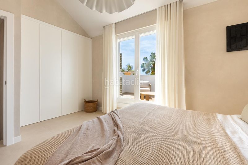 Foto bf4aa4b2-0b48-4f0f-8920-f872d24ded3a. Casa adossada amb aparcament piscina a bahía de Marbella Marbella