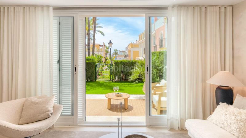 Foto df0978c7-cf69-4147-8507-41956fa3f77f. Casa adossada amb aparcament piscina a bahía de Marbella Marbella