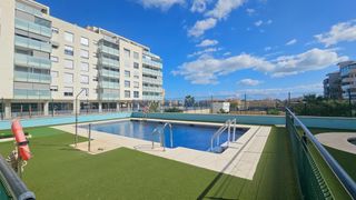 Planta baixa a Maria victoria atencia. Amplio y luminoso piso con jardínes privados en teatinos, málaga