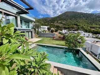 Chalet in Mijas pueblo. Exclusiva y moderna villa con espectaculares vistas al mar en el