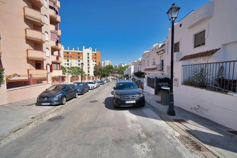 Foto e78f9aeb-0c3f-4de6-908c-728b343e1cf6. Casa adossada amb calefacció aparcament piscina a Fuengirola