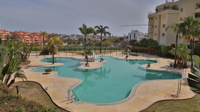 Foto d1c79946-89bf-4327-8164-1035a64768c0. Pis amb aparcament piscina a El Faro de Calaburra - Chaparral Mijas