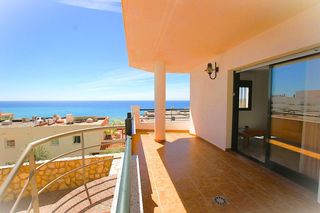Pis  Calle almuñecar. Amplio apartamento con preciosas vistas al mar en torrequebrada,