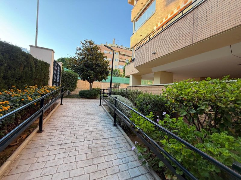 Foto 9bb90163-d3c7-48d7-9ffd-16b6156adc70. Planta baixa amb calefacció aparcament piscina a Torremolinos