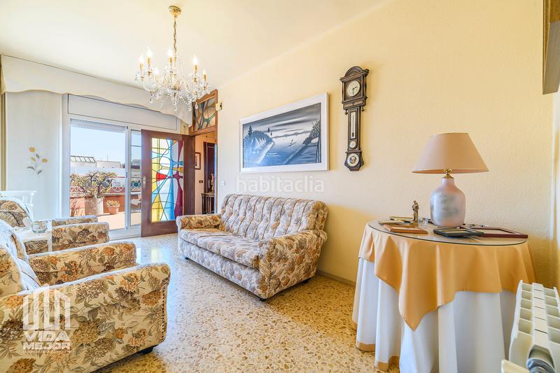 Foto 48155969-f3e1-4252-a589-d32c0fbe7d1a. Attico con camino riscaldamento in Passeig Maragall Gavà