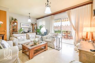 Flat  Carrer de manuel de falla. Maravillos piso en venta en gavà