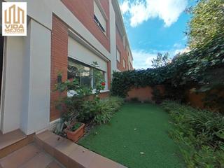 Location Maison  Avinguda de les bòbiles. Vida mejor inmobiliaria presenta esta acogedora casa adosada a t